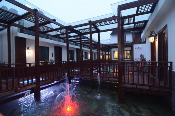 山城桑拿夜论坛，养生交流乐无边